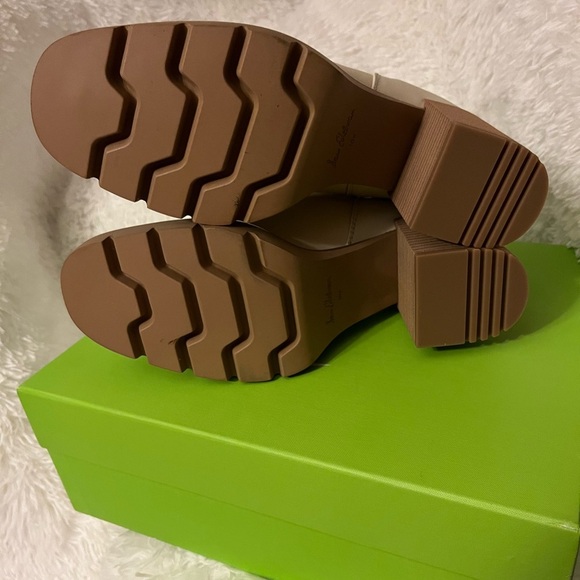 NWT Sam Edelman Rollins Block Heel Chelsea Boot in Modern Ivory - Picture 10 of 13